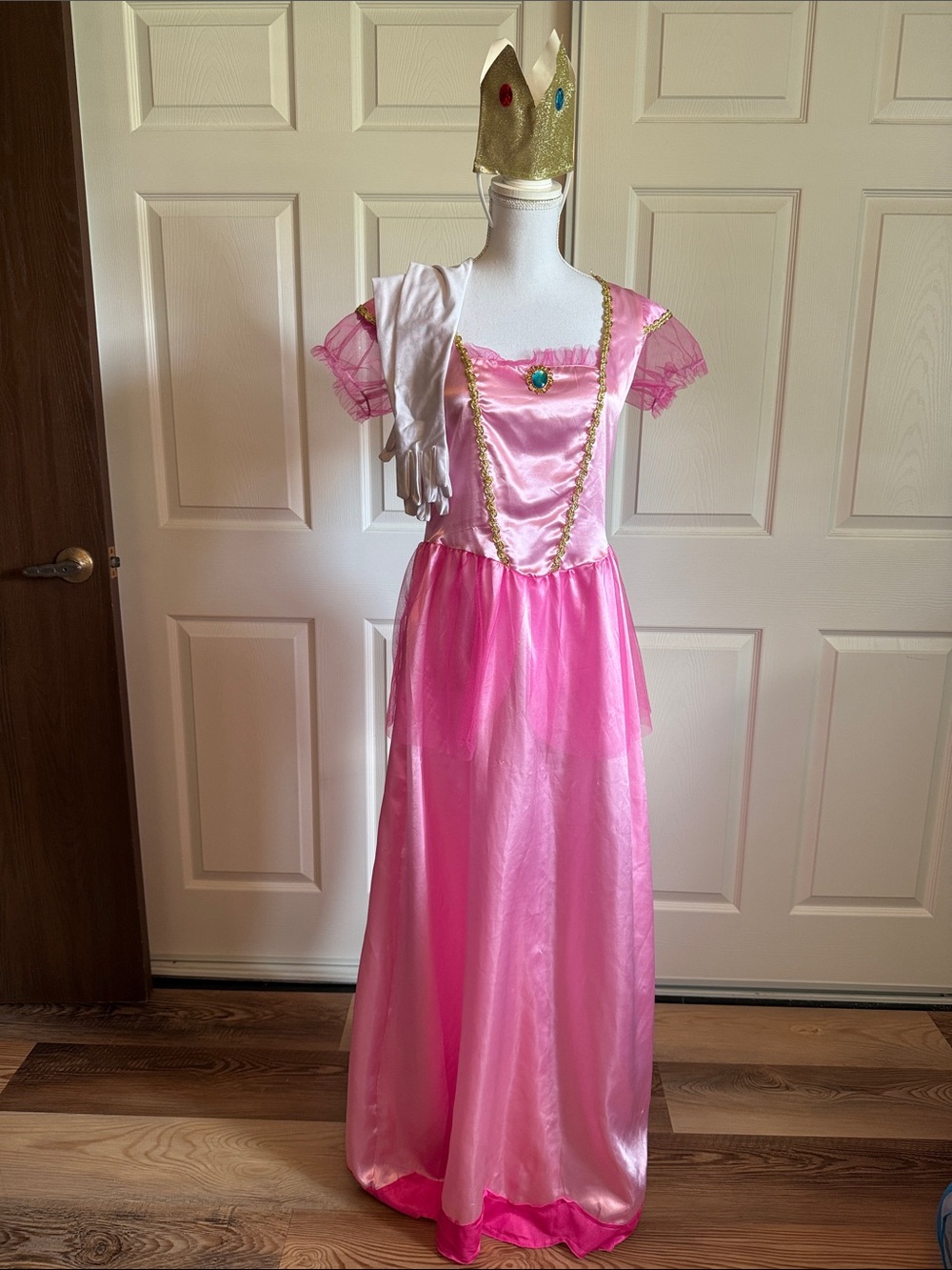Women’s Princess Peach costume